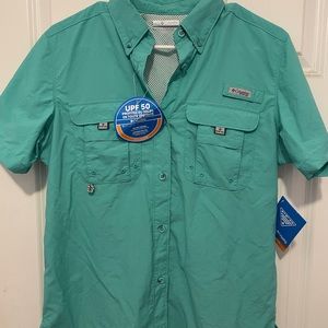 Women’s Columbia fishing shirt size S